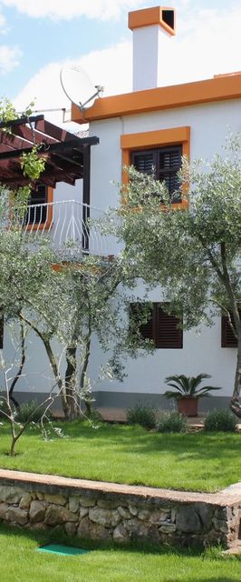 Apartmanok Parkolóhellyel Njivice, Krk - 2391 Njivice