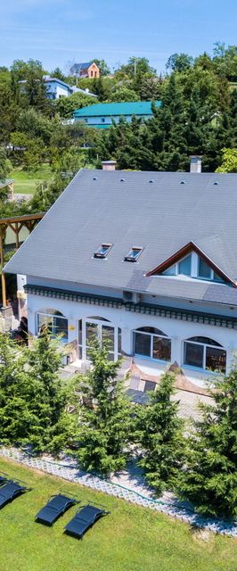 Borkúti Panzió és Apartman Balatonföldvár-Kőröshegy