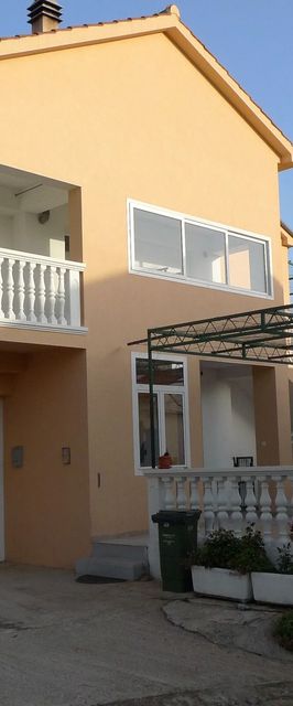 Apartmanok Parkolóhellyel Grebastica, Sibenik - 13978 Grebaštica