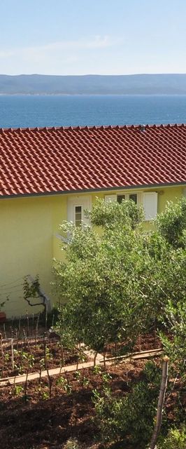 Apartmanok Parkolóhellyel Pisak, Omis - 2827 Pisak