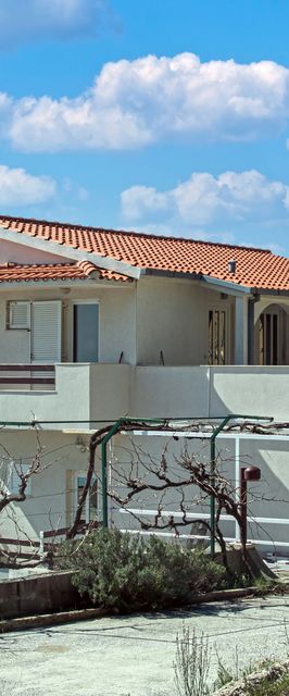 Apartmanok Parkolóhellyel Pisak, Omis - 5975 Pisak
