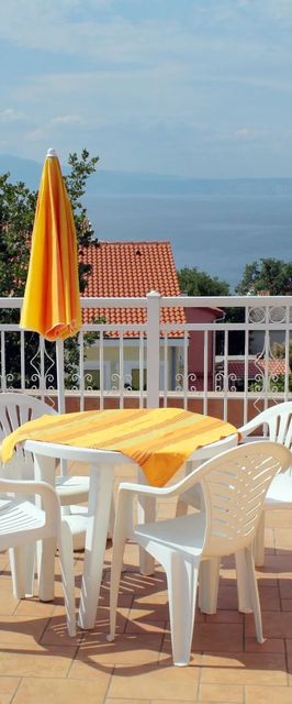 Apartmanok és Szobák Parkolóhellyel Njivice, Krk - 5398 Njivice