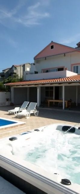 Apartmanok és Szobák Medencével Kali, Ugljan - 14083 Kali