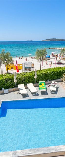 Apartmanok Családok Részére Medencével Rogoznica - 7557