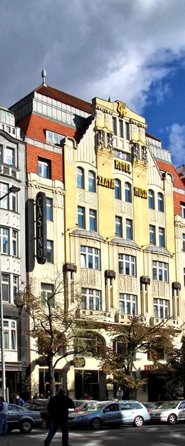 AMBASSADOR - ZLATÁ HUSA Praha