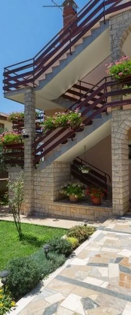 Apartmanok Parkolóhellyel Novigrad - 7135