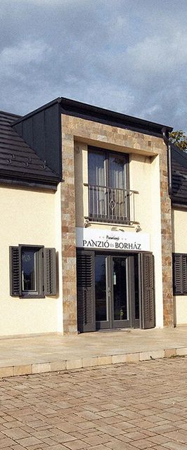 Flamingó Panzió és Borház Etyek