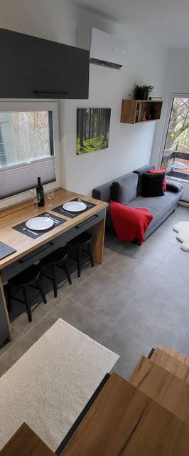 BLACK &amp; WHITE HOUSES