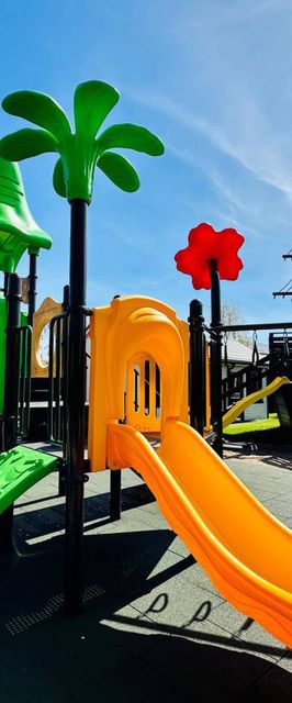 DOMKI NAD MORZEM DZIEDZIC