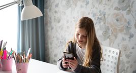 Smartfon już w przedszkolu. Nowe badanie pokazuje skalę zjawiska