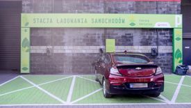 Po kraju wciąż jeździ niewiele aut elektrycznych, a do tego okazało się, że dopłaty do nich będą niższe.