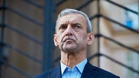 Szef ZNP mówi, że zarobki rzędu 5 tys. zł są dla nauczycieli niemal nieosiągalne. Statystyki mówią co innego