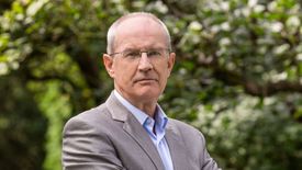Ekspert Konfederacji Lewiatan uważa, że pieniądze zaplanowane na trzynaste pensje lepiej wydać na ochronę zdrowia.
