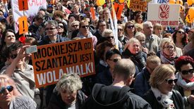 Demonstracja nauczycieli przed MEN