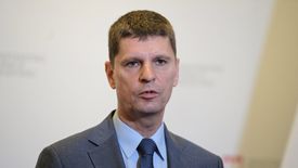 Podwyżki dla nauczycieli będą, ale nie od stycznia. Resort chce, by podwyżki dostali zwłaszcza ci pedagodzy, którzy "dobrze pracują"