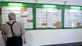 Polska staje się krajem, którego mieszkańcy pracują coraz krócej, coraz szybciej przechodzą na emeryturę i coraz dłużej pobierają (niskie) świadczenia.