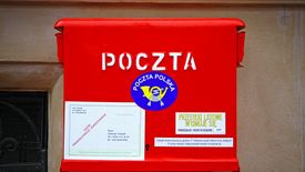 Poczta Polska skarży się, że dostaje bardzo mała pomoc ze strony państwa, więc swój rozwój musi opierać na przynoszącym coraz więcej strat doreczaniu listów