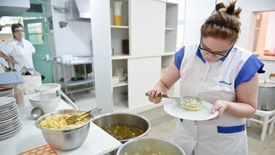 Zamknięte szkoły to gigantyczny problem - dla dzieci, które nie miały w domu ciepłych posiłków