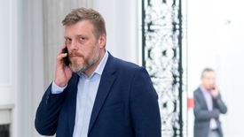 Adrian Zandberg zapowiedział dzisiaj projekt ustawy, przewidujący podwyżki w budżetówce.