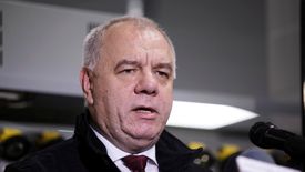 Jacek Sasin wyjaśnił, że zakup sprzętu ochronnego jest łatwiejszy, gdy kupującym jest firma, a nie instytucja państwowa
