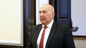 - Na bieżąco analizujemy sytuację - zapewniał w czwartek minister Tadeusz Kościński.