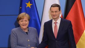 Premier Morawiecki chce zrównoważyć budżet. Kanclerz Merkel robi to od pięciu lat