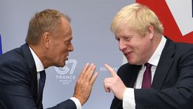Donald Tusk i brytyjski premier Boris Johnson