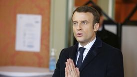 Emmanuel Macron apelował do rodaków, aby zostali w domach.