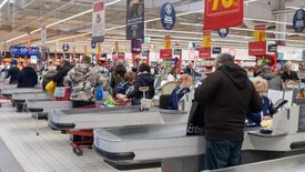 Podatek handlowy niesłusznie wstrzymany przez Komisję Europejską. Duże sieci od przyszłego roku mogą dostać po kieszeni