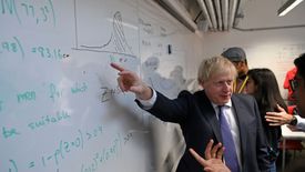 Premier Boris Johnson musi podjąć istotną decyzję ws Huawei.