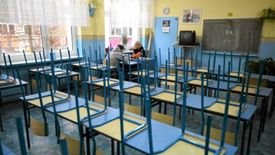 "To jest kpina! Ja za takie pieniądze pracować nie będę" - niektórzy młodzi nauczyciele stawiają sprawę jasno. Innym żal żegnać się z zawodem