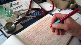 Majówka. Polacy masowo biorą zwolnienia lekarskie, chcą mieć długi weekend