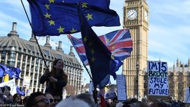 Wielka Brytania coraz dotkliwiej odczuwa skutki nadchodzącego brexitu.
