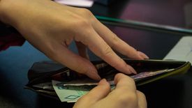 Młodzi Polacy nie myślą o własnych finansach.
