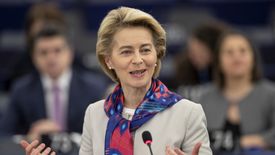 Ursula von der Leyen chciałaby, żeby europejska płaca minimalna była "sprawiedliwa".