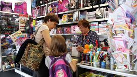 Rząd co prawda przygotował dla rodziców program 500+, ale czy faktycznie jest on wystarczający, skoro średni koszt wyprawki dla jednego dziecka wynosi 1300 zł, dla dwóch 1900 zł.