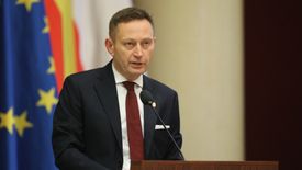 Warszawa. Paweł Rabiej skrytykował Mateusza Morawieckiego za pomysł budowy łuku triumfalnego na Wiśle