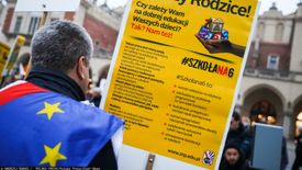 Woźna zarabia więcej od nauczycielki. To skutki wzrostu płacy minimalnej.