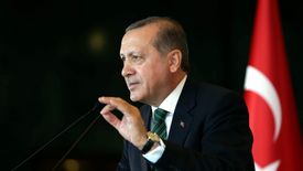 Prezydent Turcji Recep Erdogan niebezpiecznie balansuje między Rosją a NATO.
