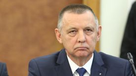 Zdaniem "DGP" Marian Banaś podał się do dymisji w piątek przed południem. Ta jednak nie została przyjęta