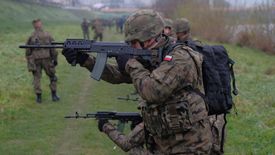 Kapelani wojskowi muszą spełnić takie same wymagania co pozostali żołnierze.