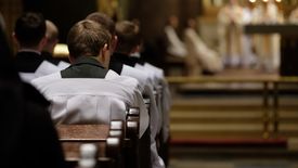 Jednego z podejrzanych zatrzymano, gdy próbował wypłacić w banku 450 tys. zł