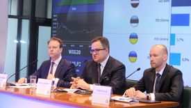 Z lewej Paweł Surówka, prezes PZU. Spółka wraz z Pekao (prezes Michał Krupiński w środku) zorganizowała w Davos Dom Polski