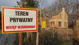 Terminowe uzyskanie choćby pozwolenia na budowę graniczy z cudem.
