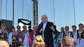 Jarosław Kaczyński złożył obietnice i mikrofirmy będą musiały wyciągnąć pieniądze.