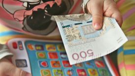 Świadczenie 500 plus teoretycznie powinno tracić na wartości z powodu inflacji, ale jest na to sposób.