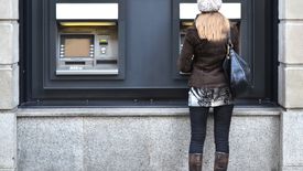 Przymusowa restrukturyzacja pochłonie ponad połowę oszczędności samorządów.