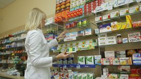 W polskich aptekach wciąż bardzo trudno kupić leki na bazie suszu z marihuany