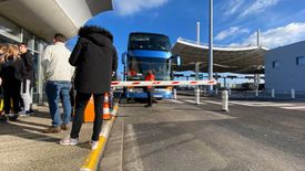 "Jedynym sposobem na wydostanie się z kraju okazał się transport drogowy. Natychmiast zarezerwowałem bilet"