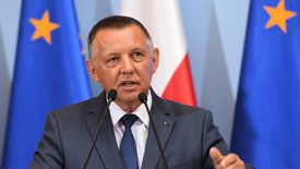 Marian Banaś jest nie do ruszenia. - Tylko perswazja - mówi prawnik Wojciech Hermeliński.